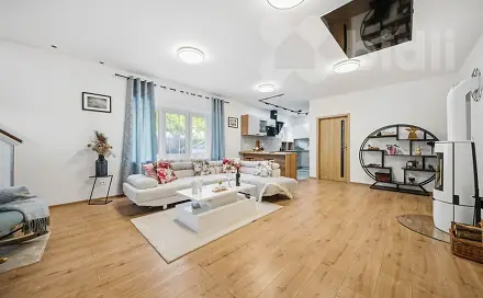 Prodej domu 210 m² s pozemkem 835 m², Jeníkovice, okres Hradec Králové