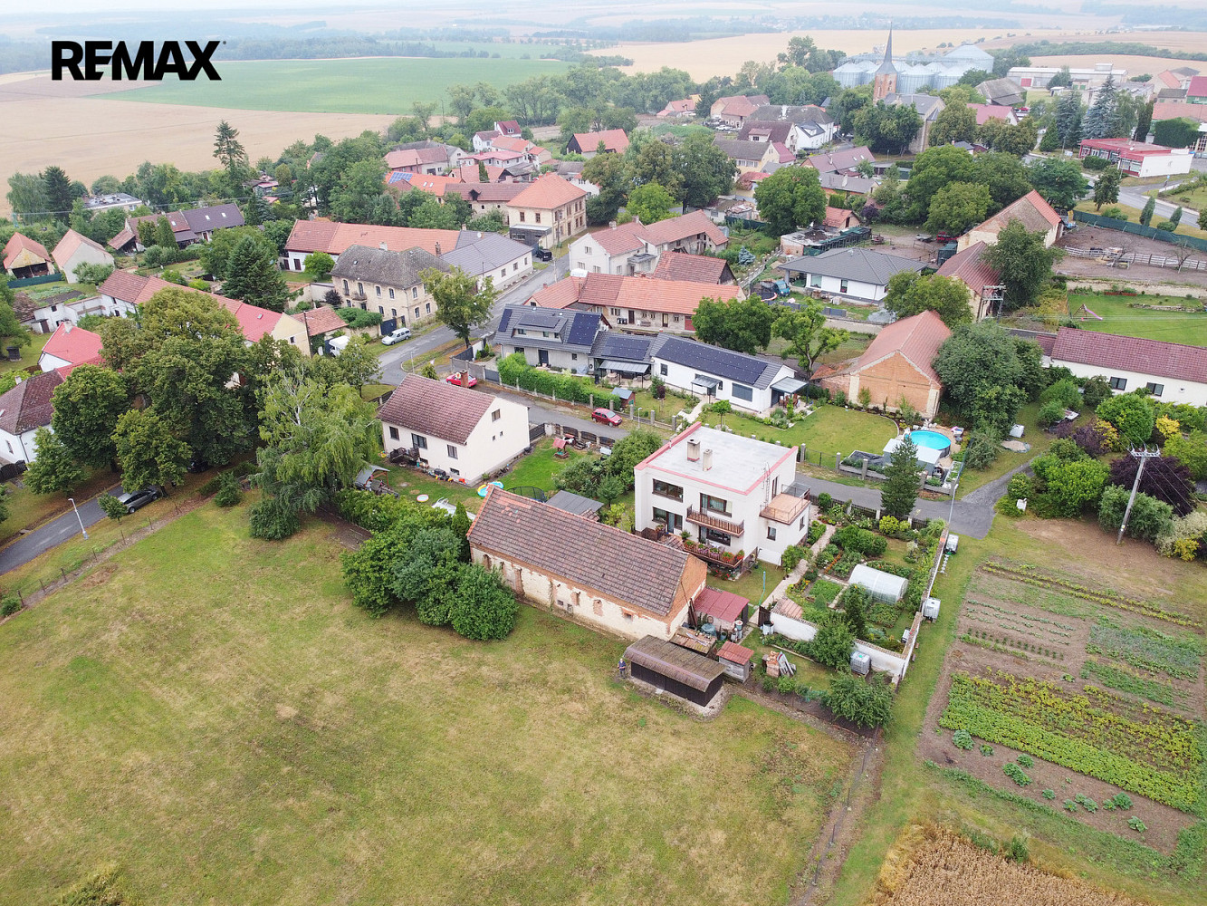 Prodej stavebního pozemku 3 667 m² – další