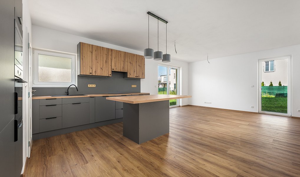 Prodej domu 137 m² s pozemkem 273 m², Milovice – náhled fotky 2