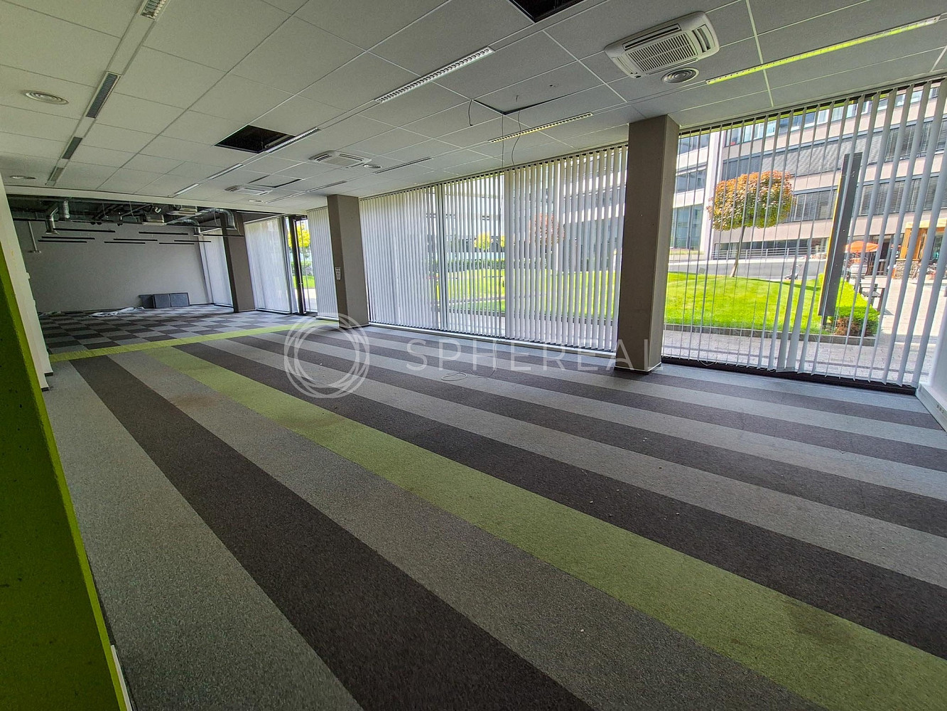 Pronájem kanceláře 400 m² — photo 2