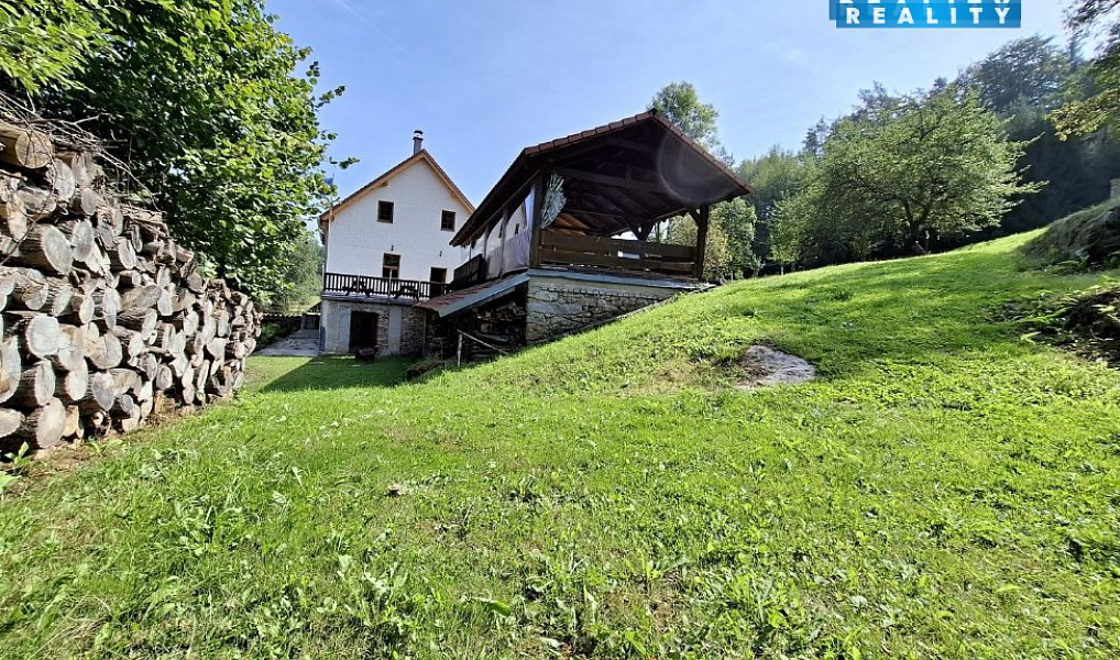 Prodej domu 217 m² s pozemkem 2 450 m², Benešov nad Černou – náhled fotky 17