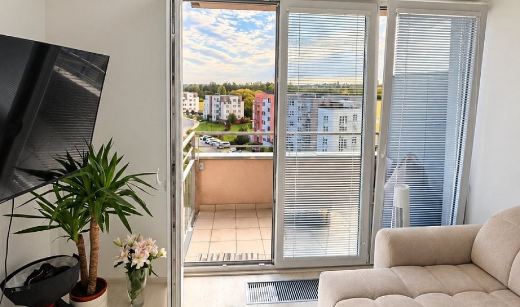 Prodej bytu 1+kk 38 m², Praha – náhled fotky 4