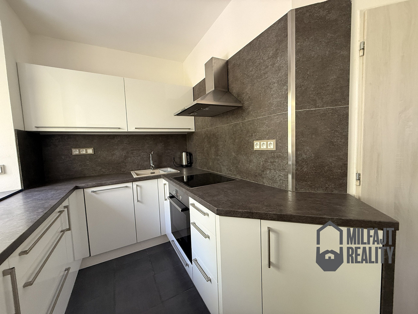 Pronájem bytu 2+1 43 m² – pohled 2