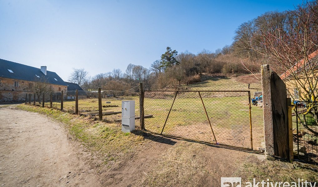 Prodej stavebního pozemku 5 862 m², Medonosy – náhled fotky 3