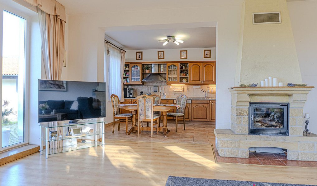 Prodej domu 238 m² s pozemkem 1 185 m², Šestajovice – náhled fotky 4