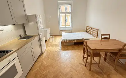 Pronájem bytu 1+kk 38 m²