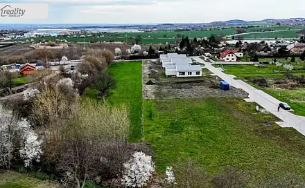 Prodej stavebního pozemku 1 002 m², Kozomín, okres Mělník