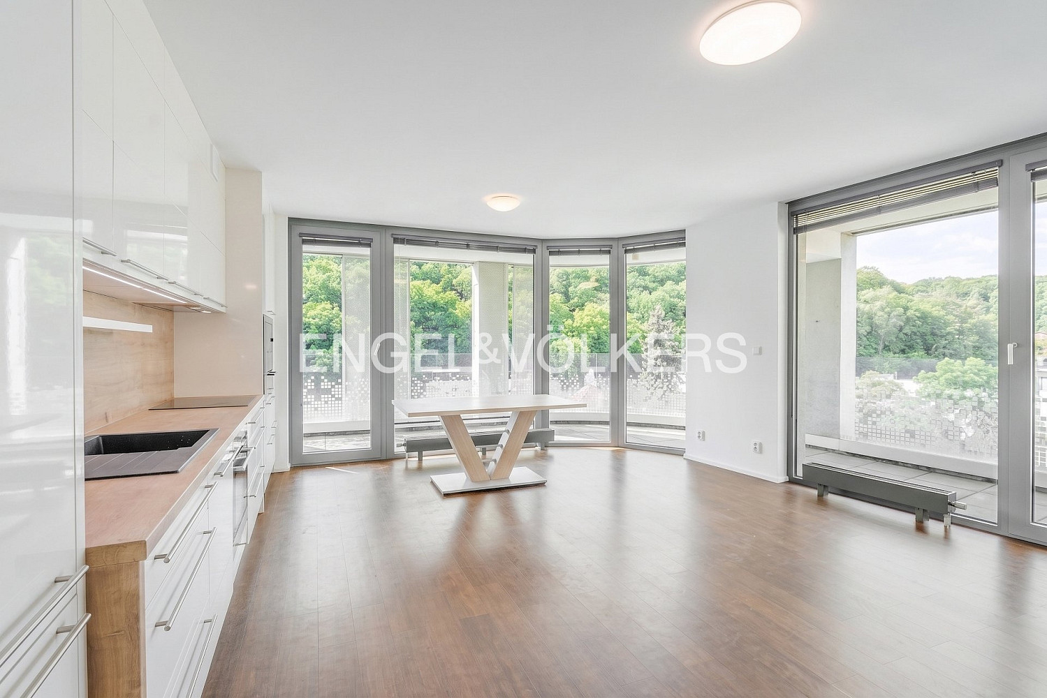 Pronájem bytu 4+kk 104 m²