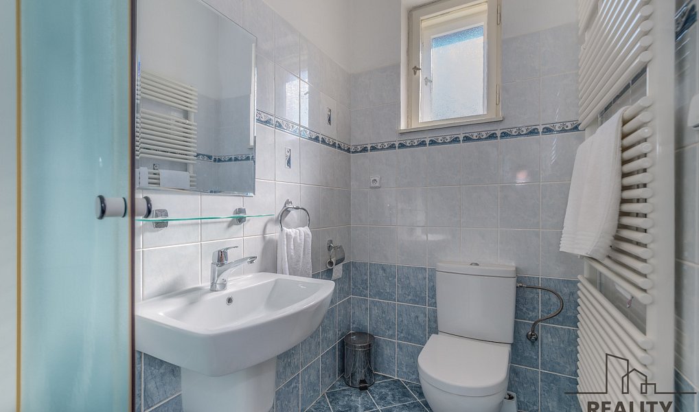 Prodej ubytovacího objektu 405 m², Šumná – náhled fotky 23