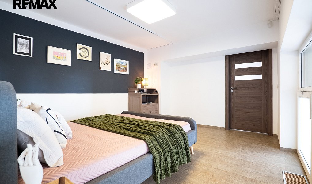 Prodej bytu 6+kk 240 m², Praha – náhled fotky 5