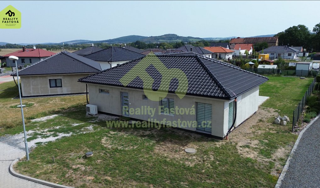 Prodej domu 156 m² s pozemkem 918 m², Lužany – náhled fotky 2