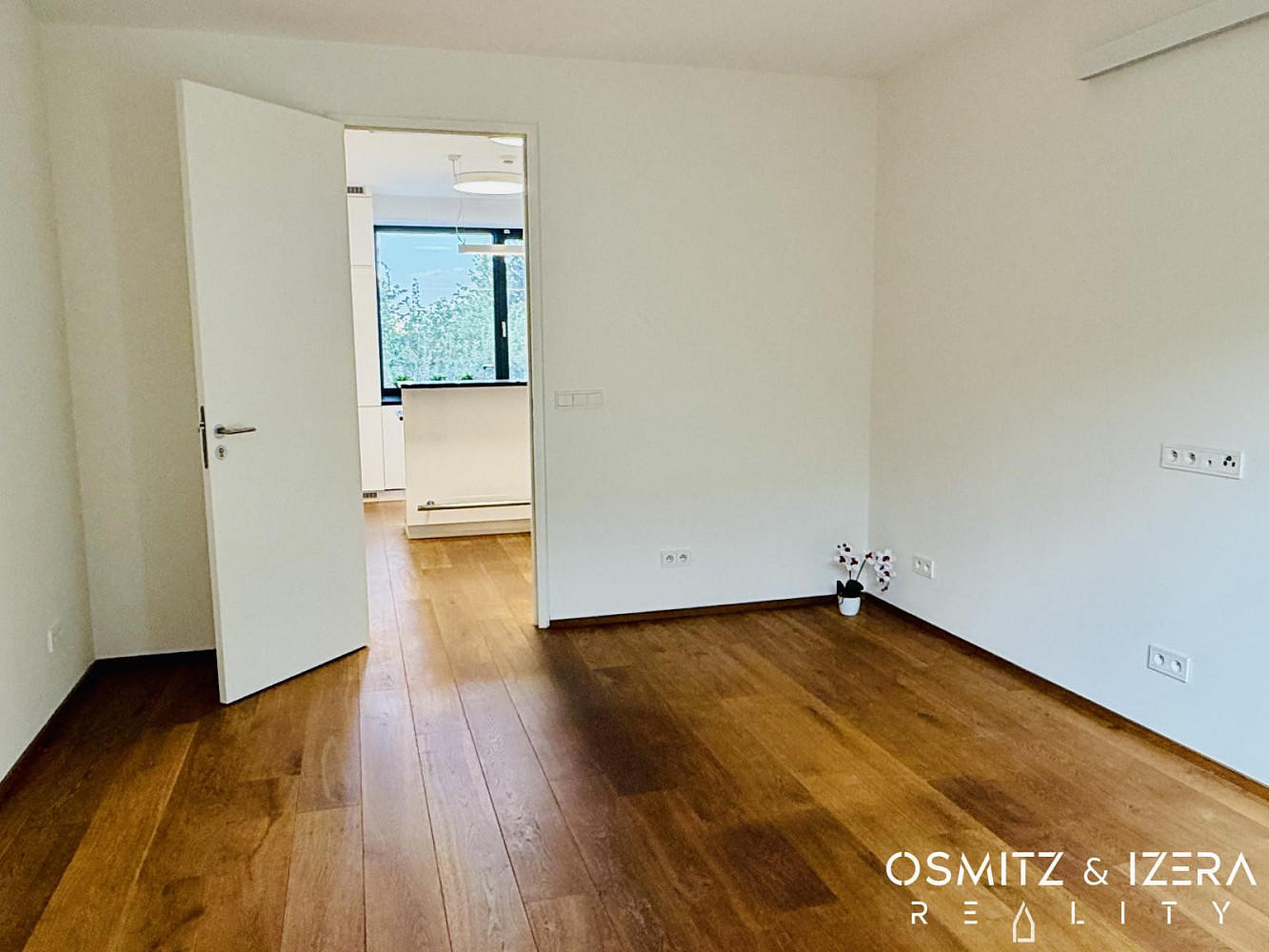 Pronájem bytu 2+kk 40 m² – fotografie 2