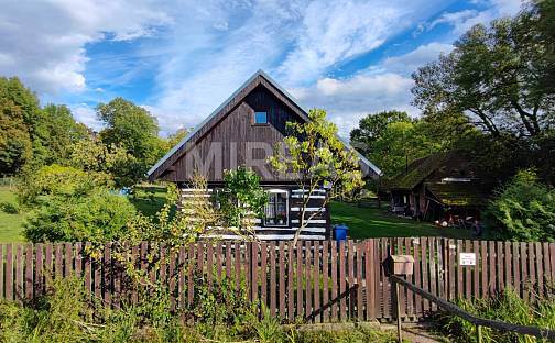 Prodej domu 185 m² s pozemkem 3 447 m², Chotěšice - Nouzov, okres Nymburk