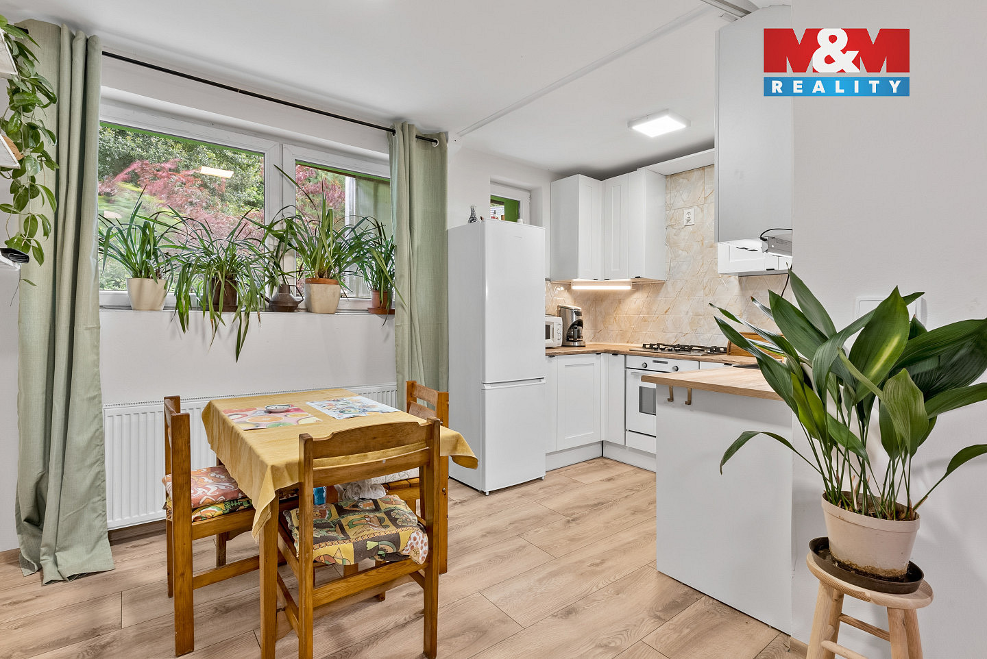 Prodej nájemního domu, činžáku 905 m² — photo 3