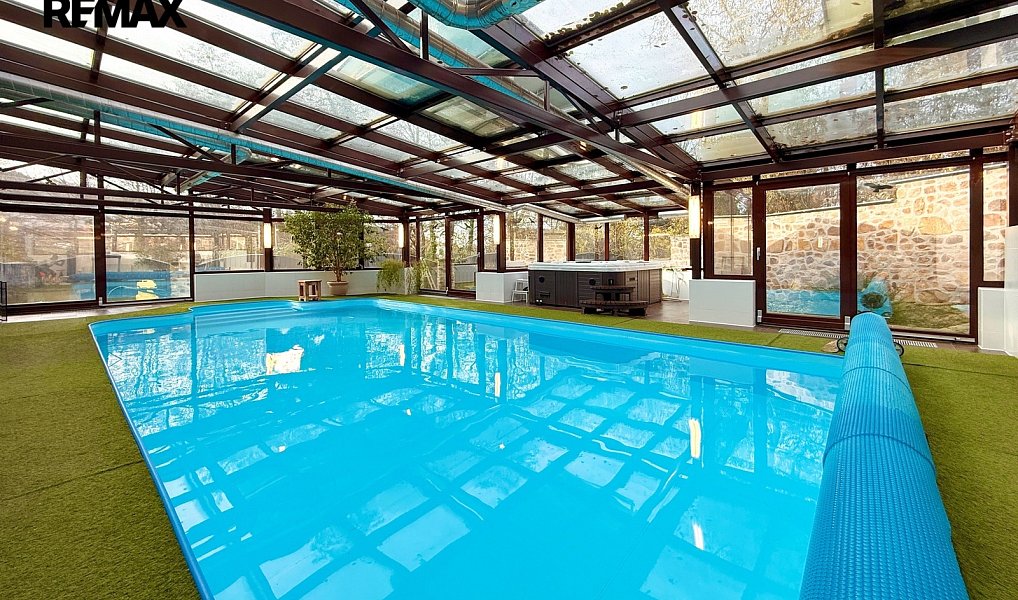 Prodej domu 650 m² s pozemkem 2 968 m², Svinaře – náhled fotky 3