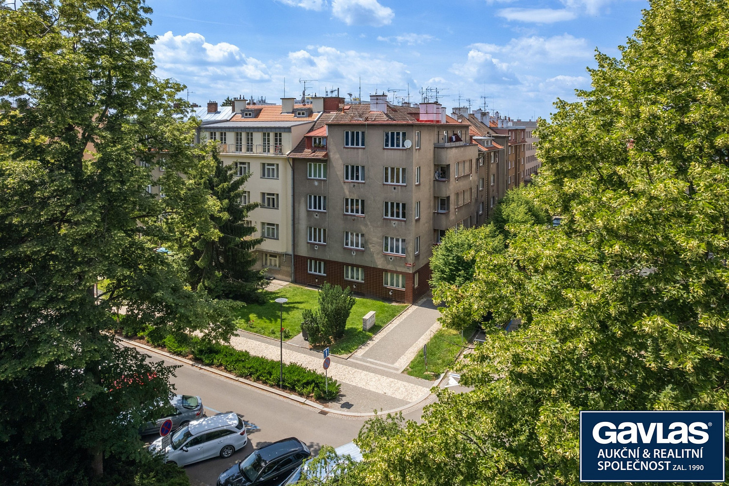 Prodej nájemního domu, činžáku 1 301 m²