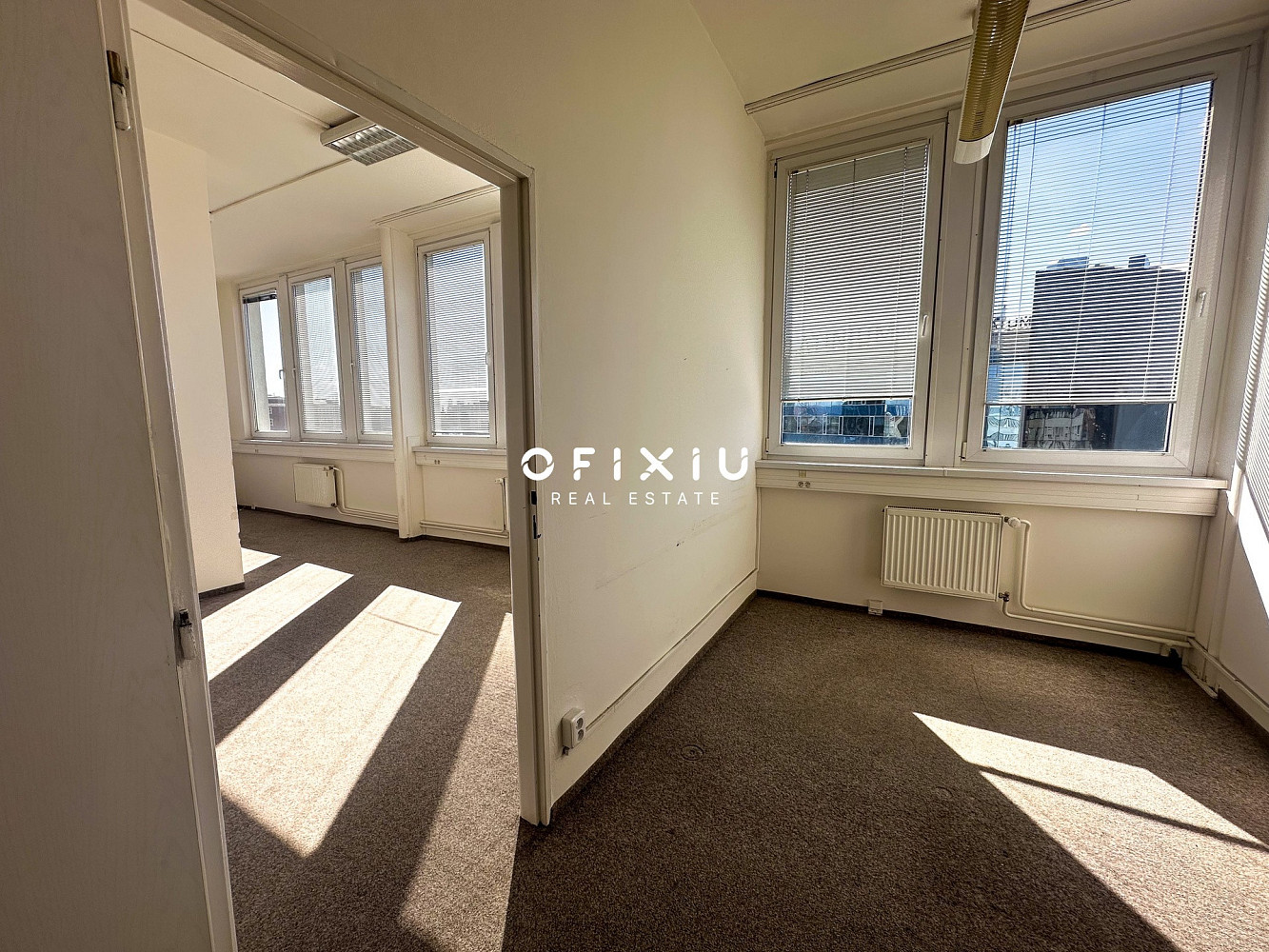 Pronájem kanceláře 35 m² – fotografie 3