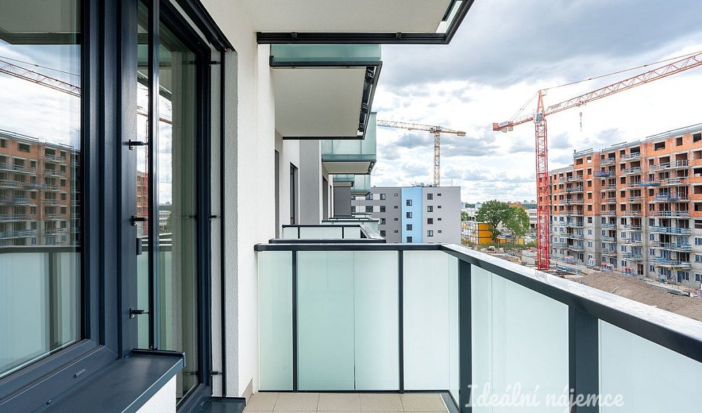 Pronájem bytu 1+kk 32 m², Praha – náhled fotky 2