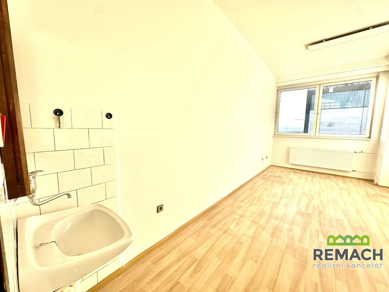 Pronájem kanceláře 57 m² – fotografie 4
