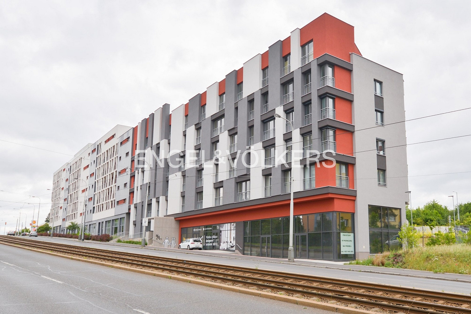 Pronájem obchodních prostor 216 m²