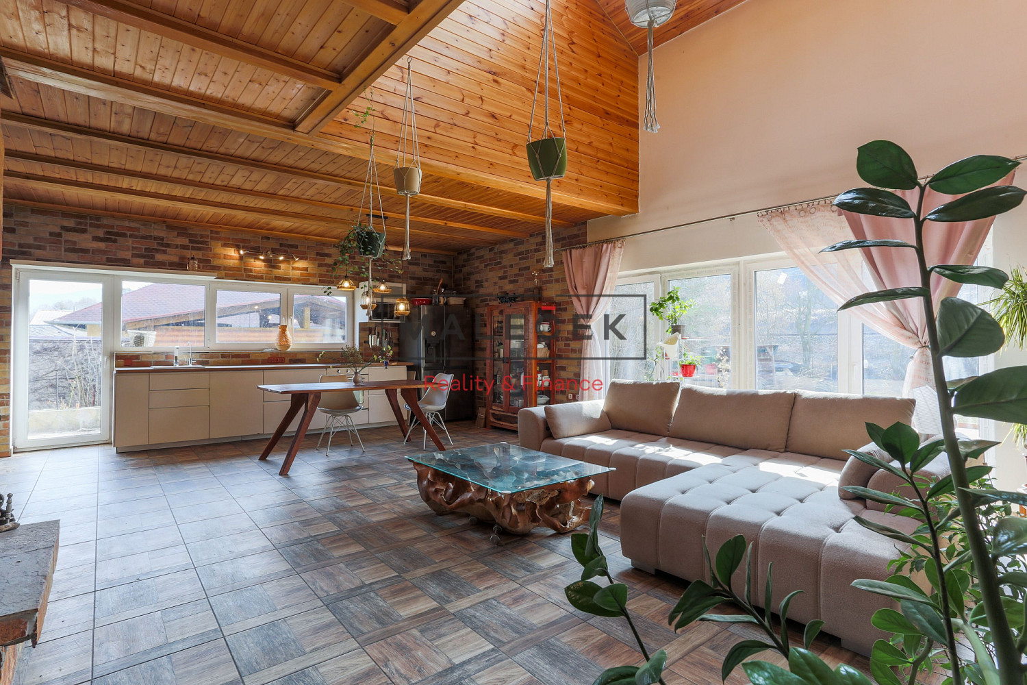 Prodej domu 258 m² s pozemkem 1 265 m² – fotografie 3