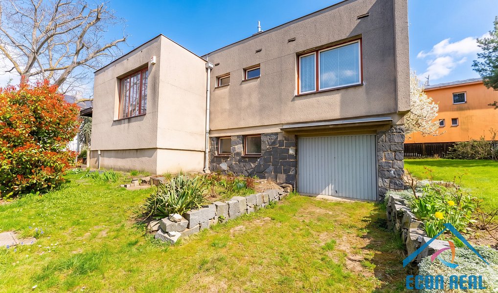 Prodej domu 150 m² s pozemkem 830 m², Jesenice – náhled fotky 2