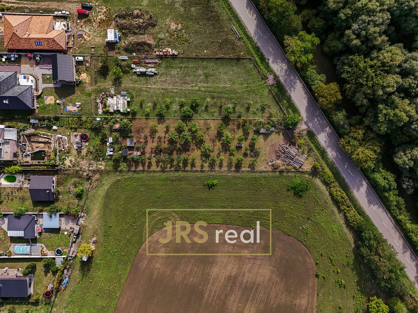 Prodej stavebního pozemku 1 764 m² – fotografie 2