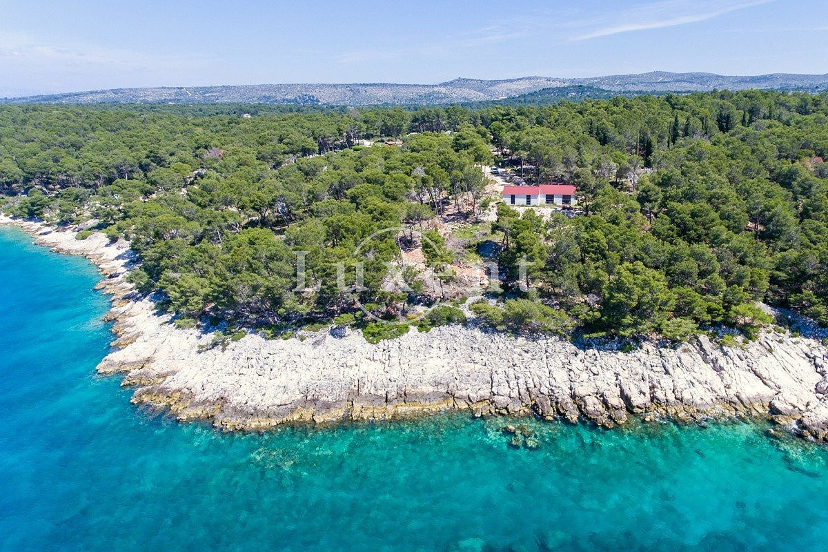 Prodej stavebního pozemku 8 880 m²