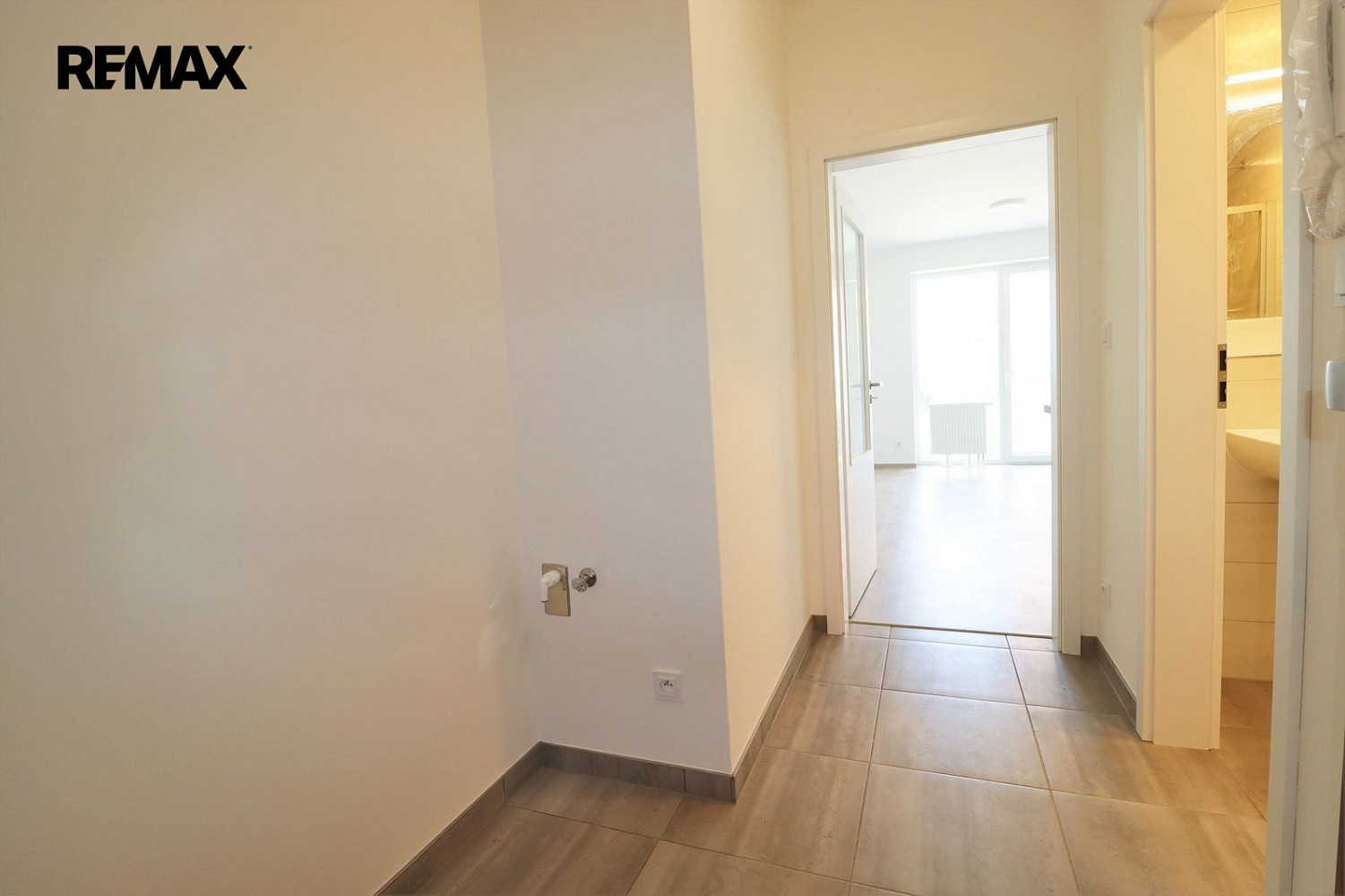 Pronájem bytu 1+kk 30 m² – fotografie 5