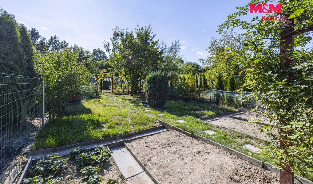 Prodej zahrady 185 m², Rybitví – náhled fotky 11
