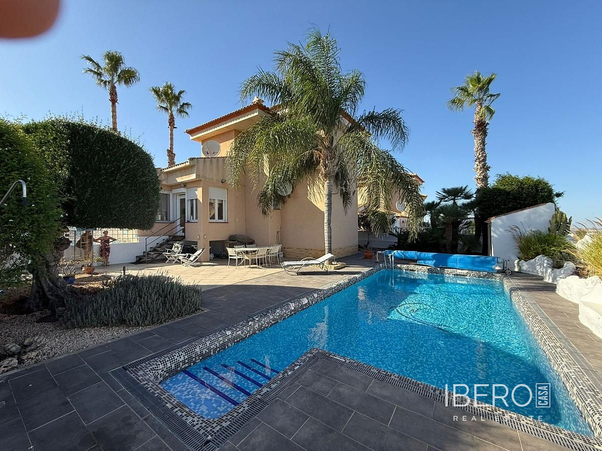 Prodej domu 170 m² s pozemkem 511 m², San Miguel de Salinas