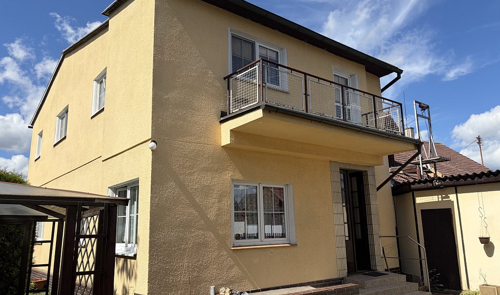 Prodej domu 193 m² s pozemkem 856 m², Chrást – fotka 1 z 11