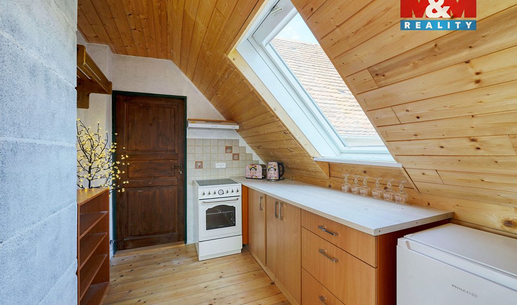 Prodej ubytovacího objektu 359 m², Strážov – náhled fotky 27