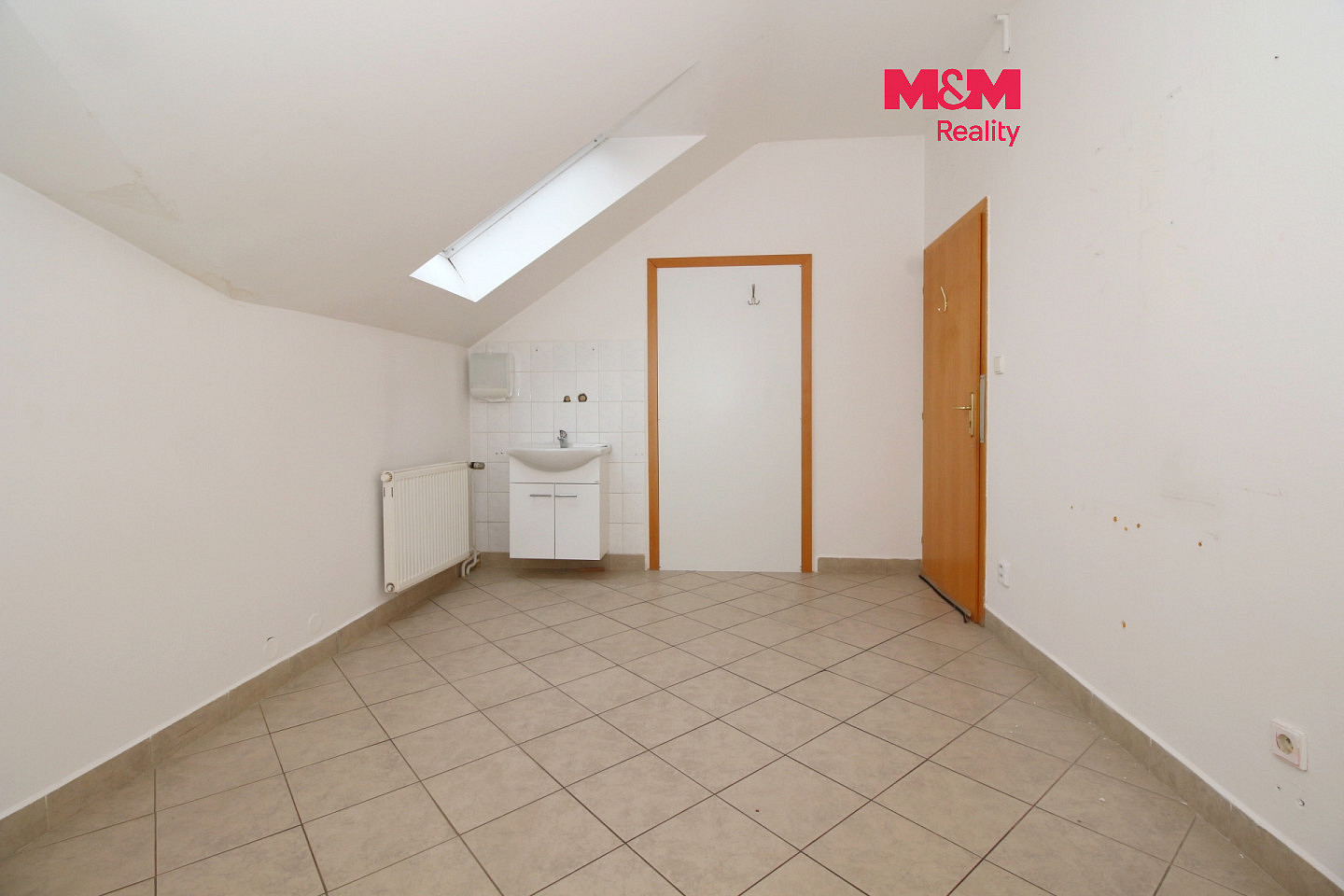 Pronájem obchodních prostor 14 m²