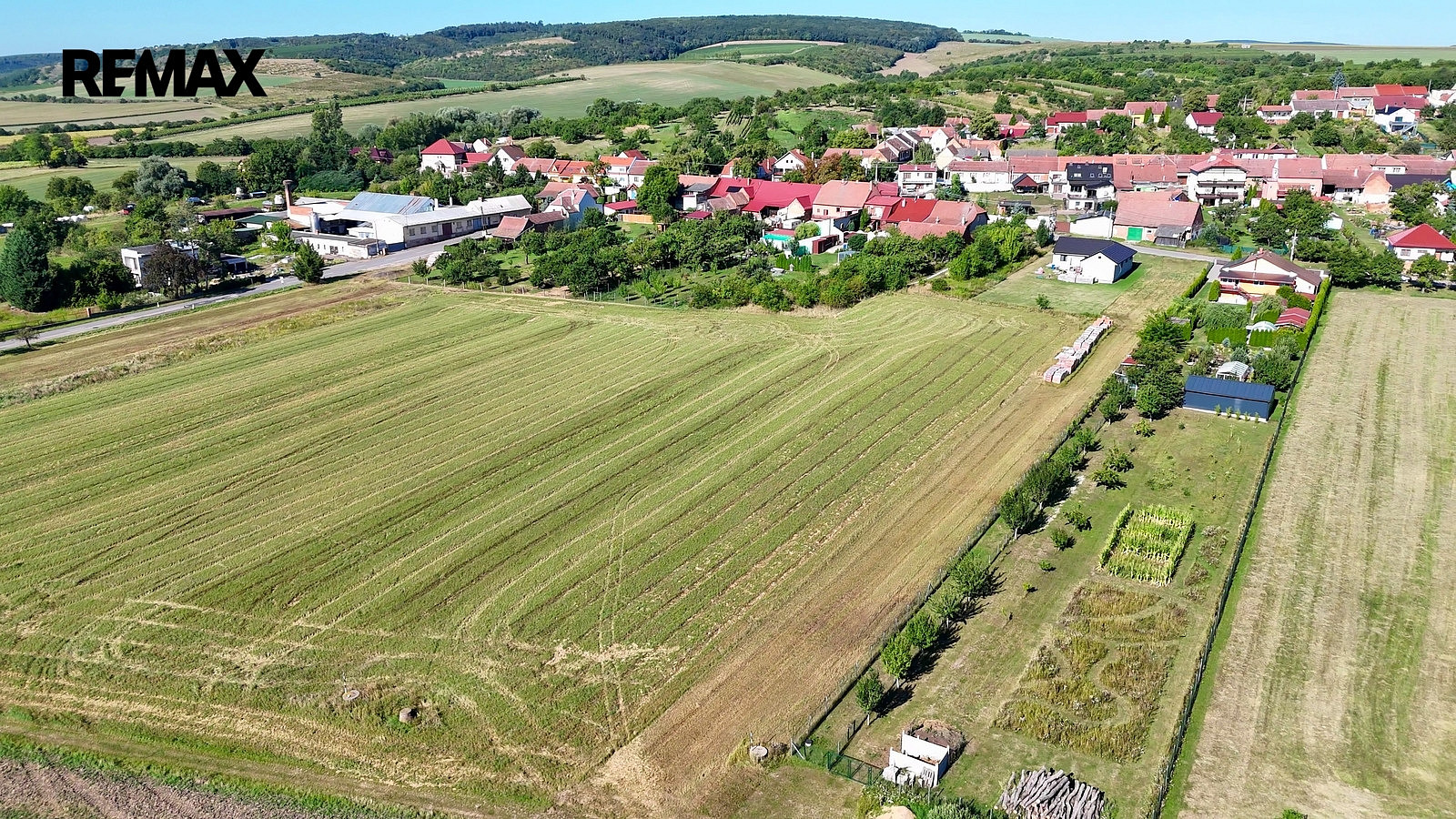 Prodej stavebního pozemku 1 892 m² — photo 3