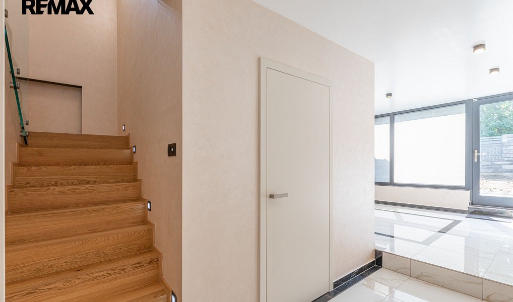 Prodej domu 244 m² s pozemkem 810 m², Praha – náhled fotky 11