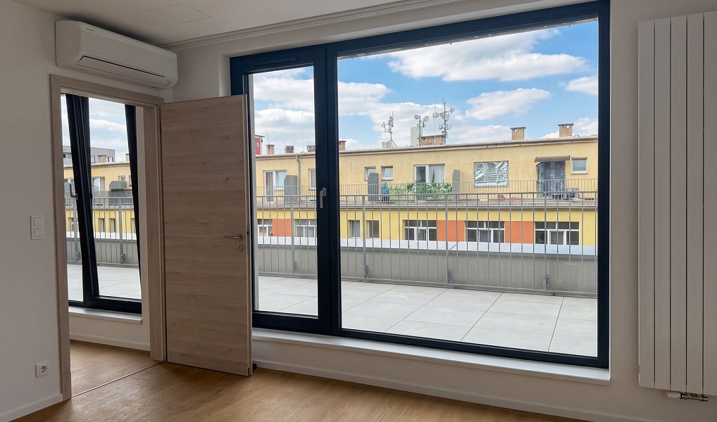 Pronájem bytu 2+kk 77 m², Praha – náhled fotky 9