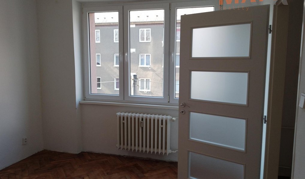 Pronájem bytu 2+1 55 m², Jirkov – náhled fotky 2