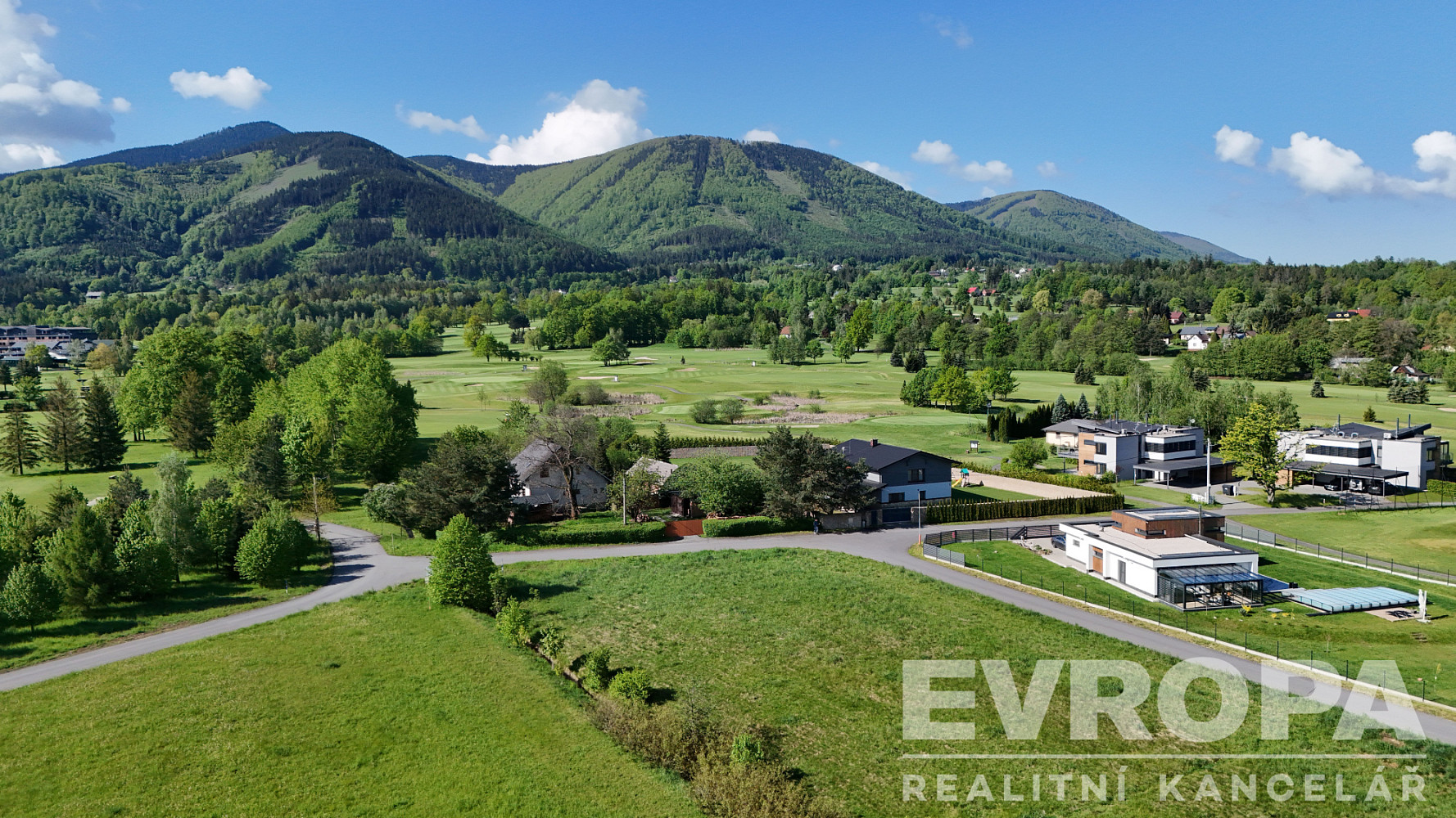 Prodej stavebního pozemku 2 266 m² – fotografie 4
