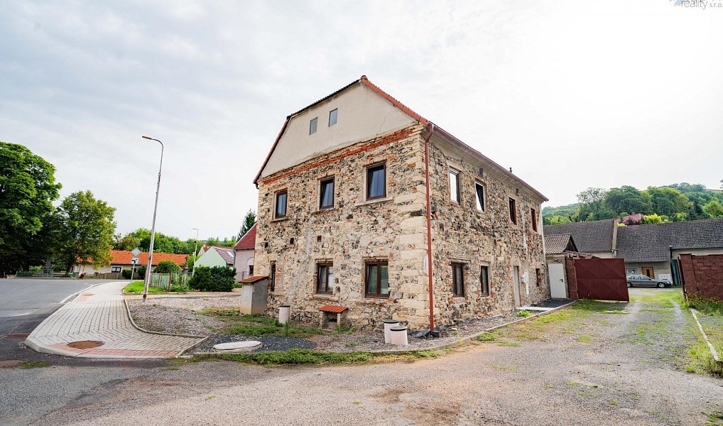Prodej domu 233 m² s pozemkem 554 m², Lužice – náhled fotky 2