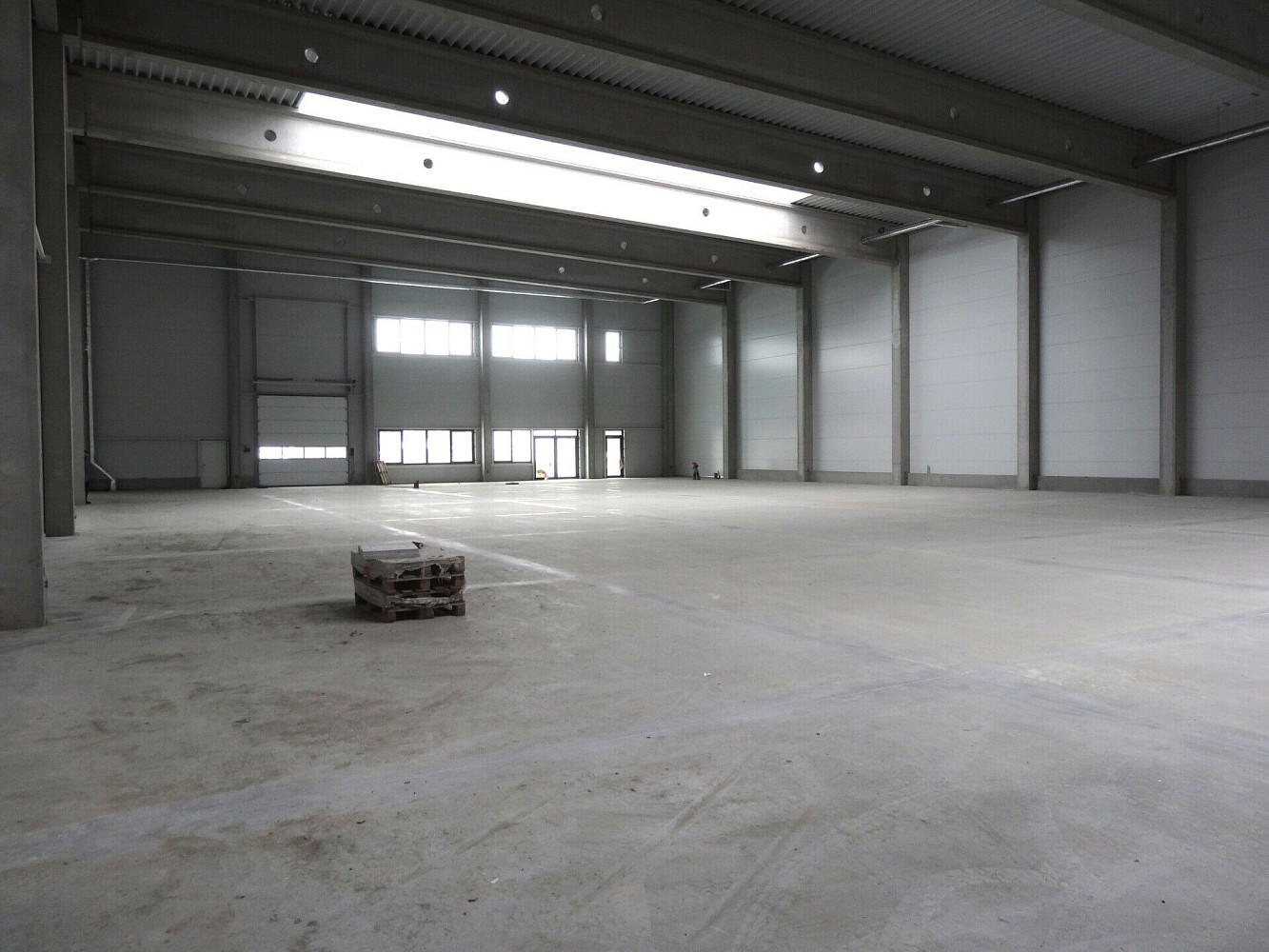 Pronájem skladovacích prostor 1 800 m² – fotografie 3