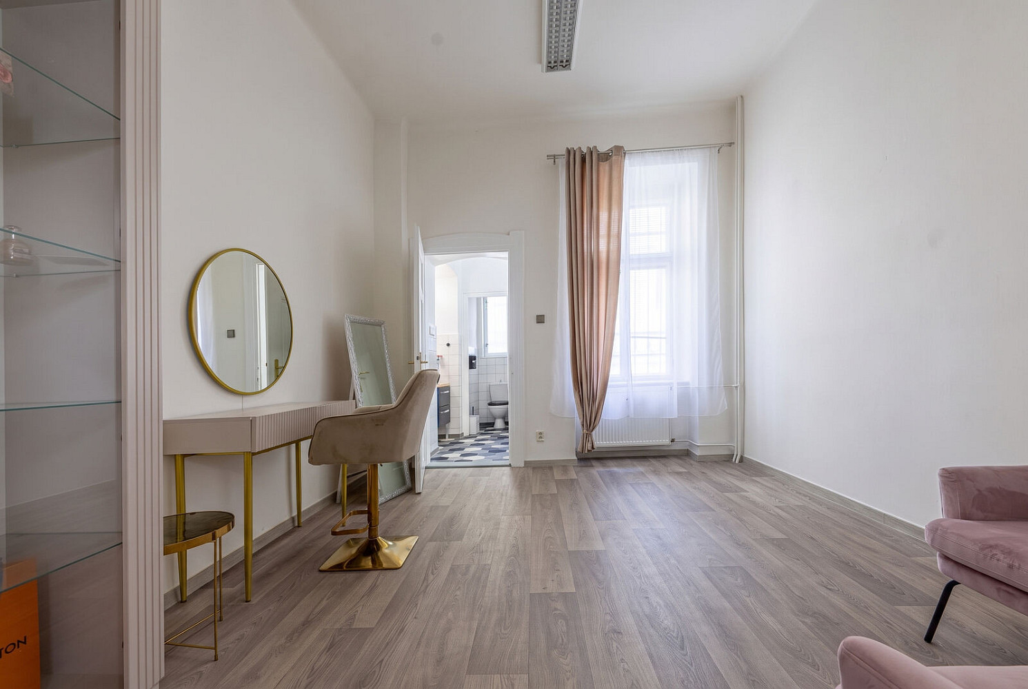Pronájem obchodních prostor 50 m² – fotografie 2