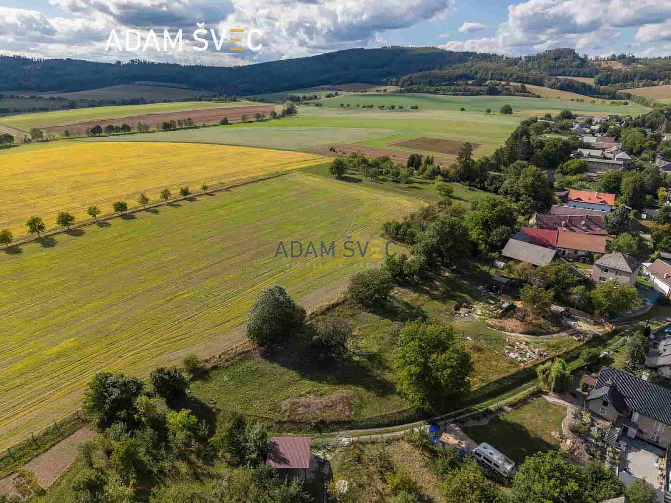 Prodej stavebního pozemku 1 827 m² – fotografie 3