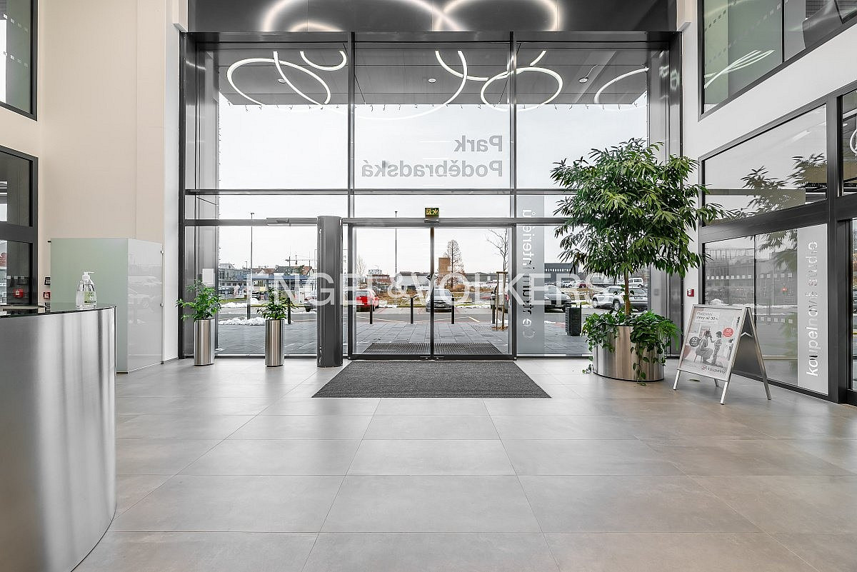Pronájem kanceláře 200 m² – fotografie 2
