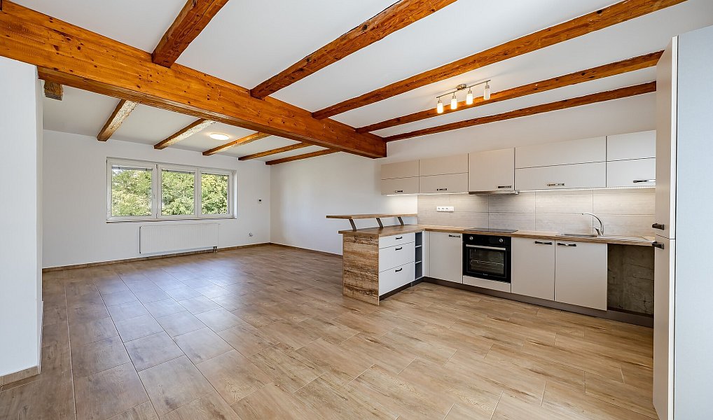 Pronájem domu 175 m² s pozemkem 722 m², Kunovice – náhled fotky 2