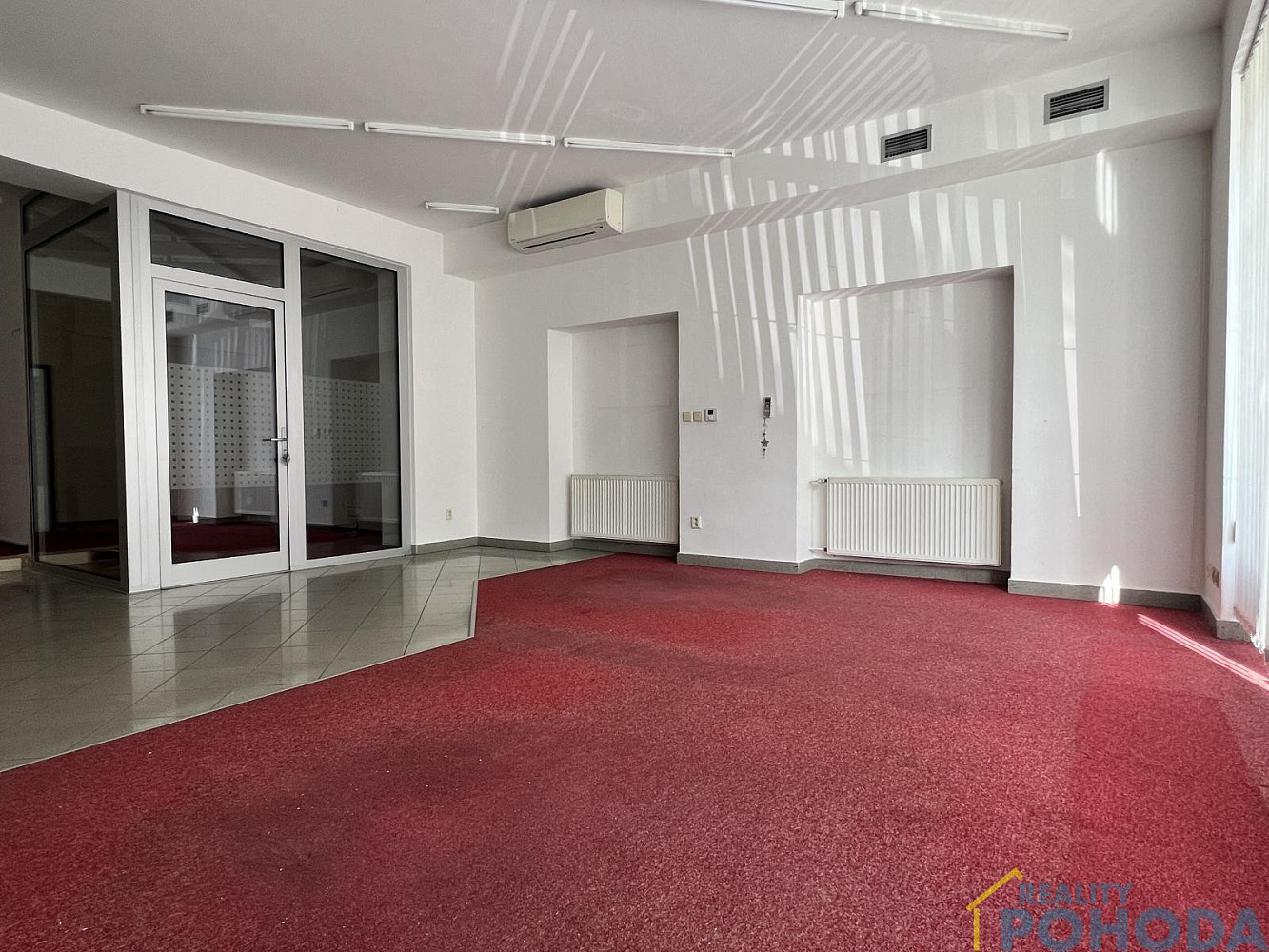 Pronájem komerčního objektu (jiného typu) 500 m² – fotografie 4