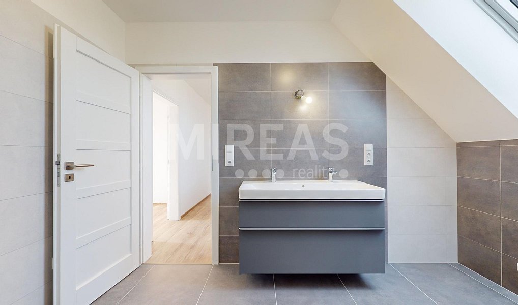 Prodej domu 133 m² s pozemkem 440 m², Dvory – náhled fotky 30