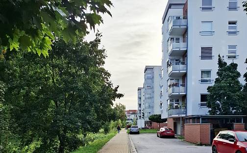 Pronájem garážového stání v ulici Rybova, Hradce Králové - Malšovice, Rybova, Hradec Králové - Nový Hradec Králové