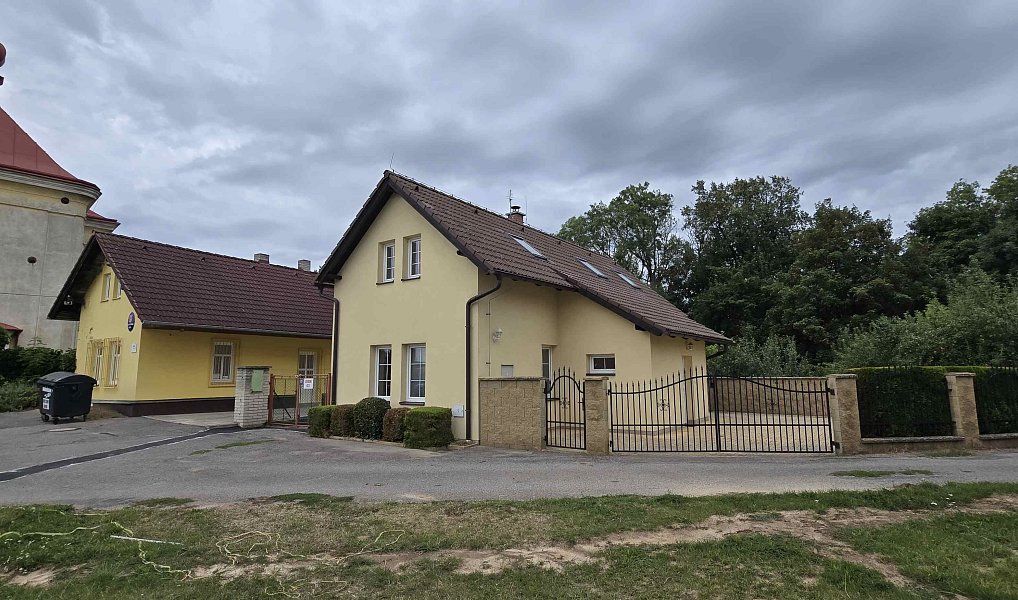 Pronájem domu 130 m² s pozemkem 200 m², Osek – náhled fotky 3