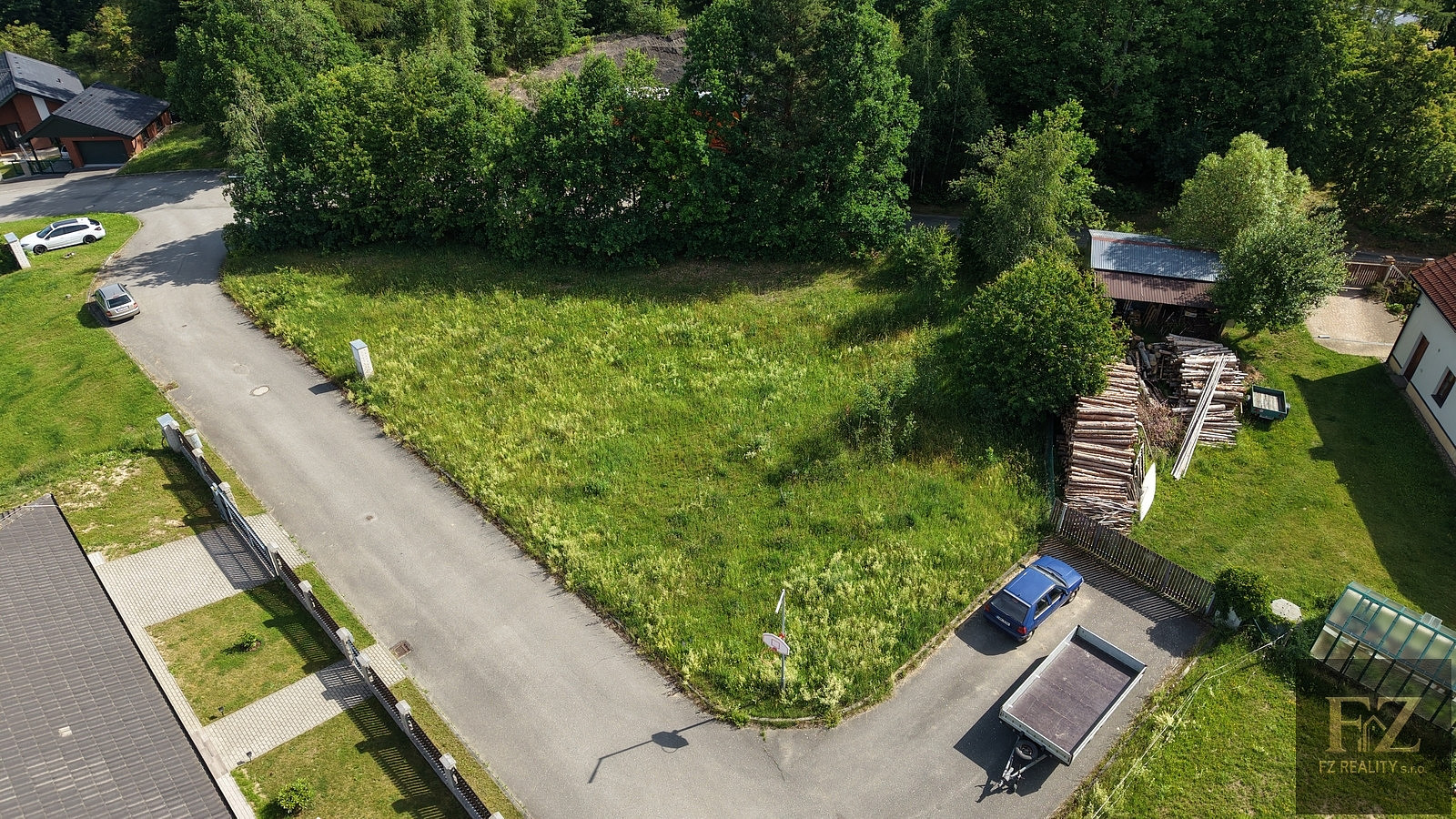 Prodej stavebního pozemku 903 m² – fotografie 2